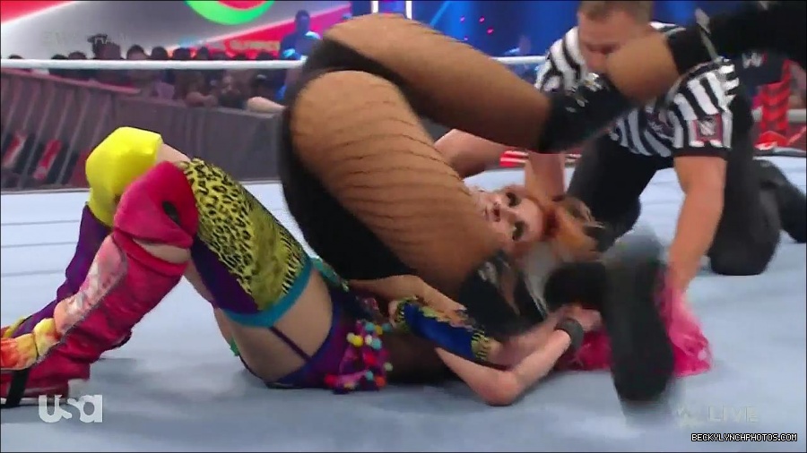 WWE_Monday_Night_Raw_2022_05_16_720p_HDTV_x264-NWCHD_mp4_007437072.jpg
