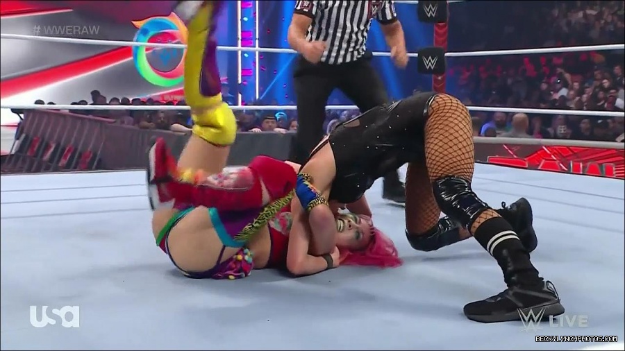 WWE_Monday_Night_Raw_2022_05_16_720p_HDTV_x264-NWCHD_mp4_007438273.jpg