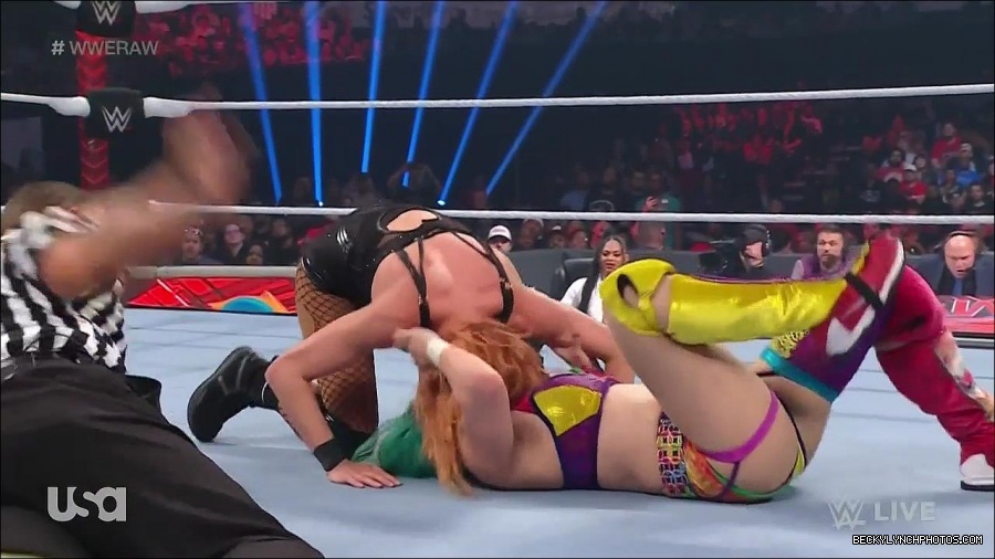 WWE_Monday_Night_Raw_2022_05_16_720p_HDTV_x264-NWCHD_mp4_007443478.jpg