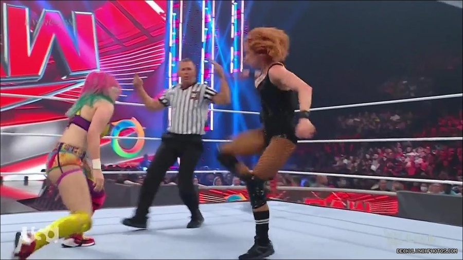 WWE_Monday_Night_Raw_2022_05_16_720p_HDTV_x264-NWCHD_mp4_007445480.jpg