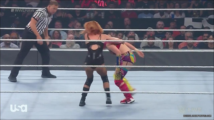 WWE_Monday_Night_Raw_2022_05_16_720p_HDTV_x264-NWCHD_mp4_007448283.jpg