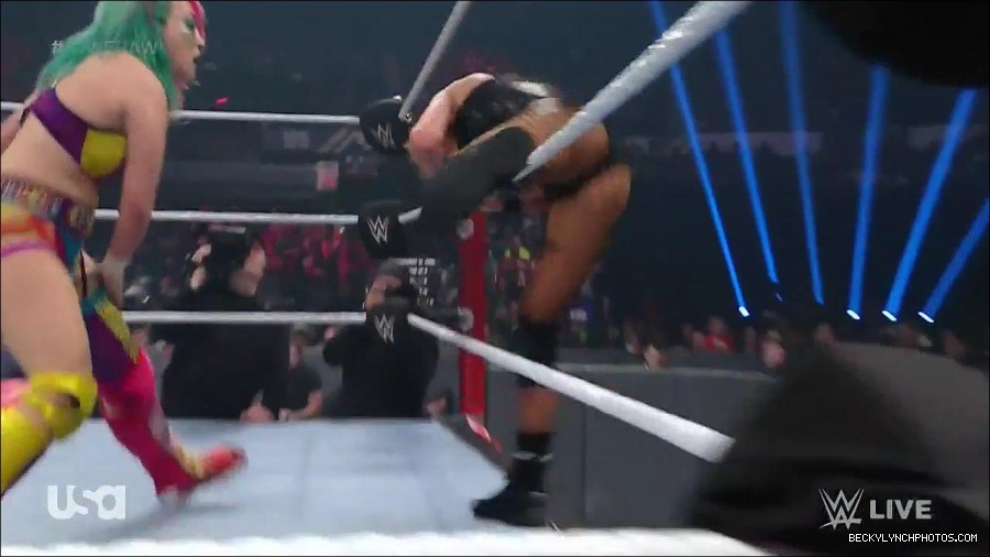WWE_Monday_Night_Raw_2022_05_16_720p_HDTV_x264-NWCHD_mp4_007450685.jpg