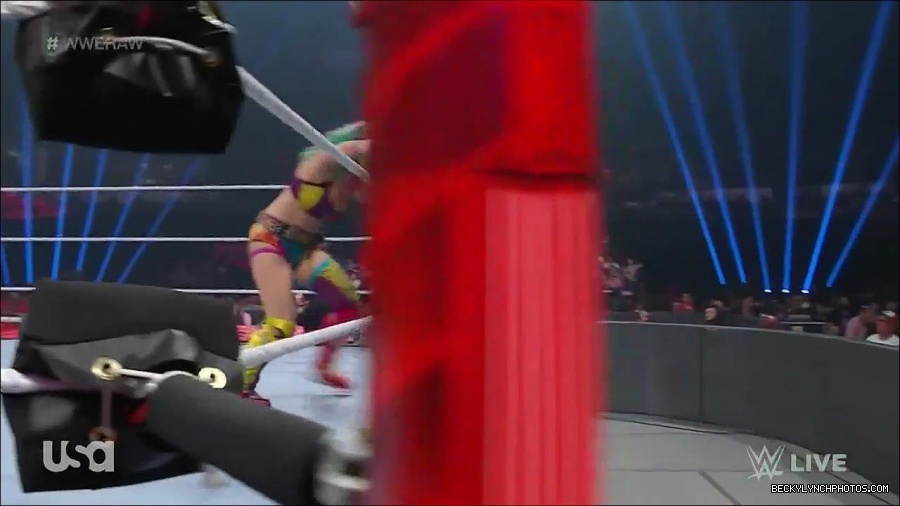 WWE_Monday_Night_Raw_2022_05_16_720p_HDTV_x264-NWCHD_mp4_007451486.jpg