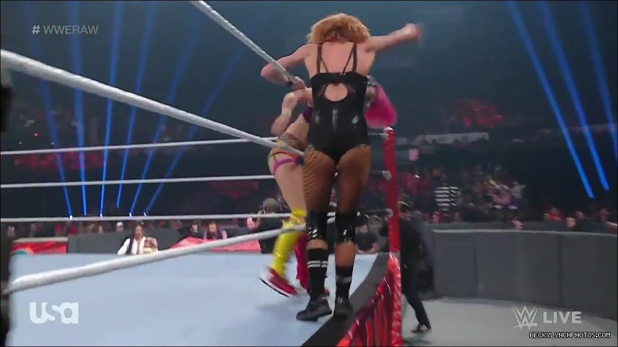 WWE_Monday_Night_Raw_2022_05_16_720p_HDTV_x264-NWCHD_mp4_007451887.jpg