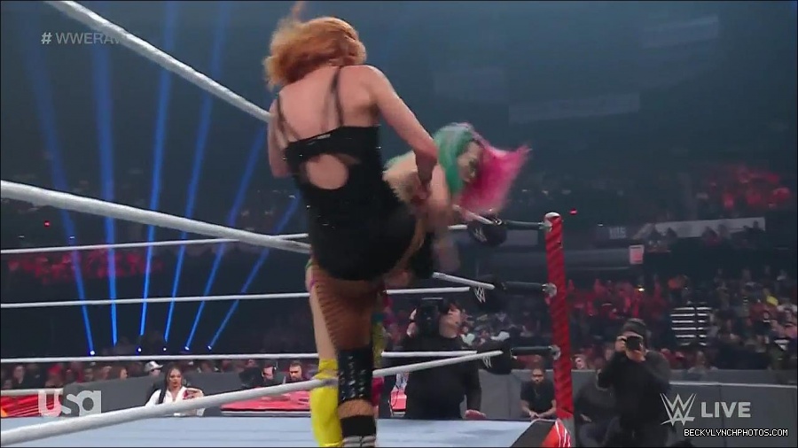 WWE_Monday_Night_Raw_2022_05_16_720p_HDTV_x264-NWCHD_mp4_007452287.jpg