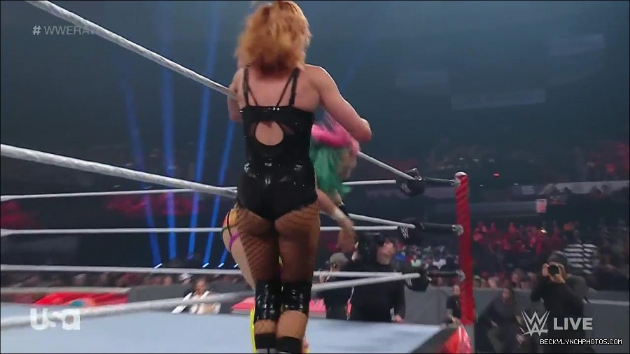 WWE_Monday_Night_Raw_2022_05_16_720p_HDTV_x264-NWCHD_mp4_007452687.jpg