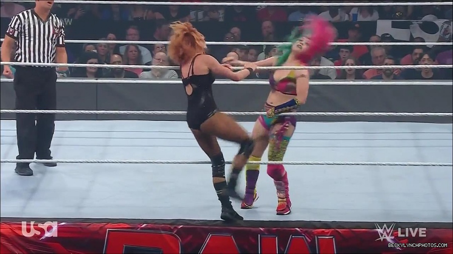 WWE_Monday_Night_Raw_2022_05_16_720p_HDTV_x264-NWCHD_mp4_007454289.jpg