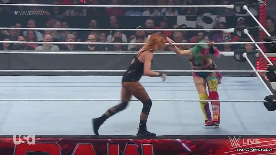 WWE_Monday_Night_Raw_2022_05_16_720p_HDTV_x264-NWCHD_mp4_007455490.jpg