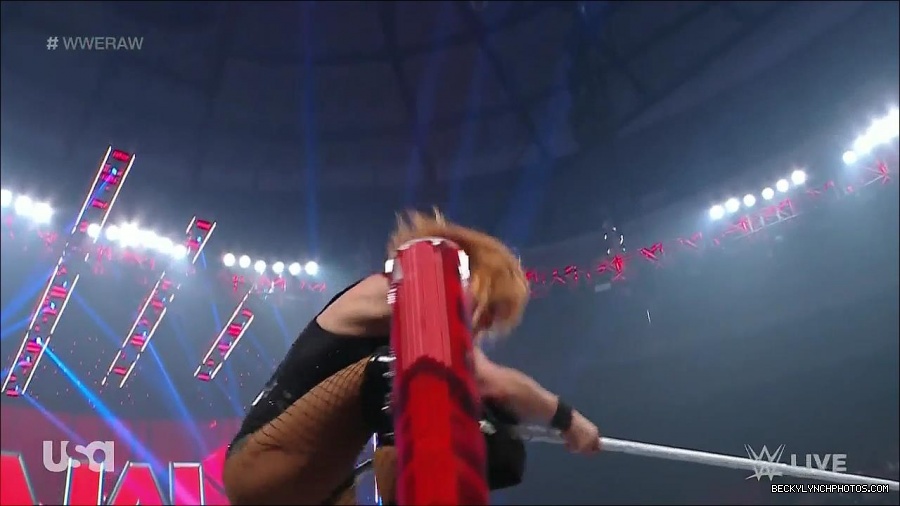WWE_Monday_Night_Raw_2022_05_16_720p_HDTV_x264-NWCHD_mp4_007457492.jpg