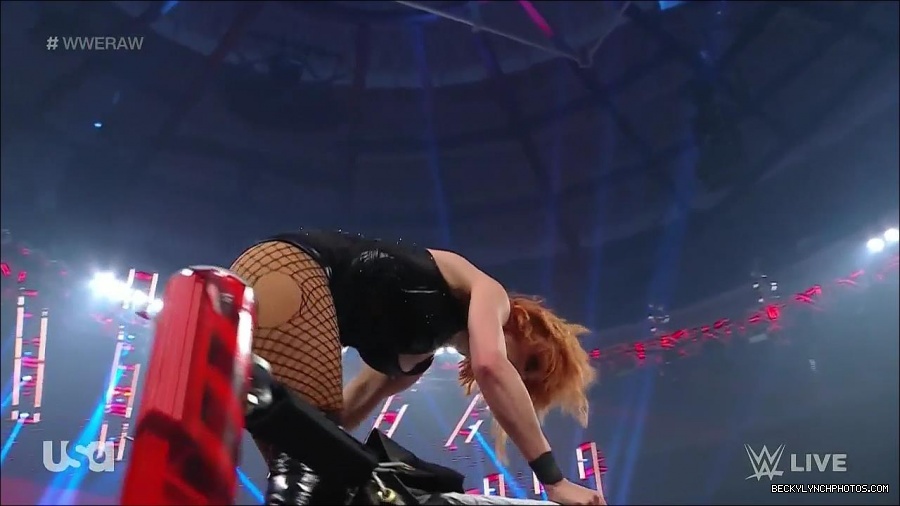 WWE_Monday_Night_Raw_2022_05_16_720p_HDTV_x264-NWCHD_mp4_007458293.jpg