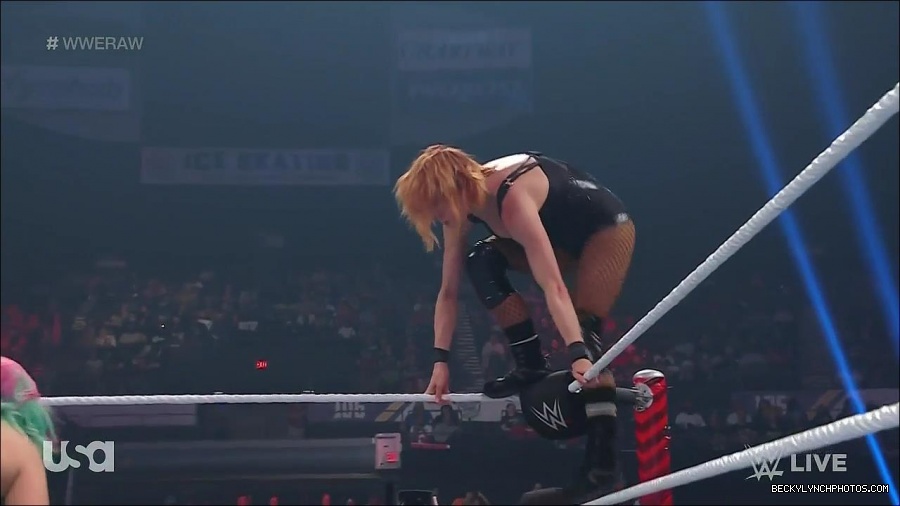 WWE_Monday_Night_Raw_2022_05_16_720p_HDTV_x264-NWCHD_mp4_007459895.jpg