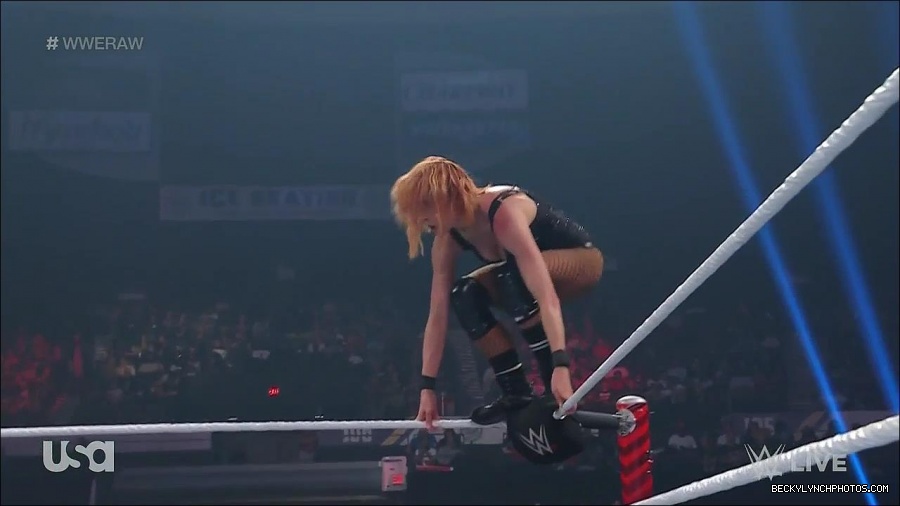 WWE_Monday_Night_Raw_2022_05_16_720p_HDTV_x264-NWCHD_mp4_007460295.jpg