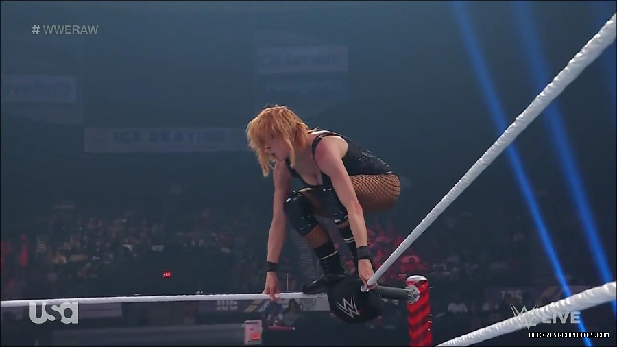 WWE_Monday_Night_Raw_2022_05_16_720p_HDTV_x264-NWCHD_mp4_007460695.jpg