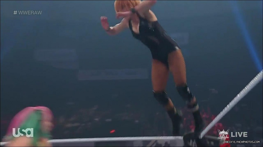 WWE_Monday_Night_Raw_2022_05_16_720p_HDTV_x264-NWCHD_mp4_007461897.jpg