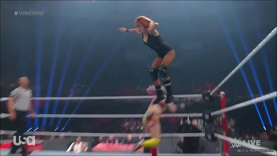 WWE_Monday_Night_Raw_2022_05_16_720p_HDTV_x264-NWCHD_mp4_007462297.jpg
