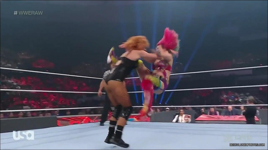 WWE_Monday_Night_Raw_2022_05_16_720p_HDTV_x264-NWCHD_mp4_007465100.jpg