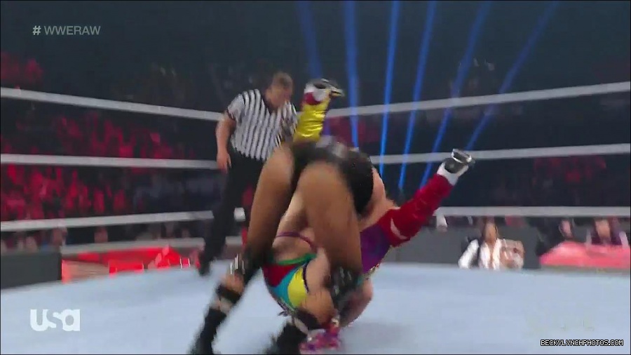 WWE_Monday_Night_Raw_2022_05_16_720p_HDTV_x264-NWCHD_mp4_007465500.jpg