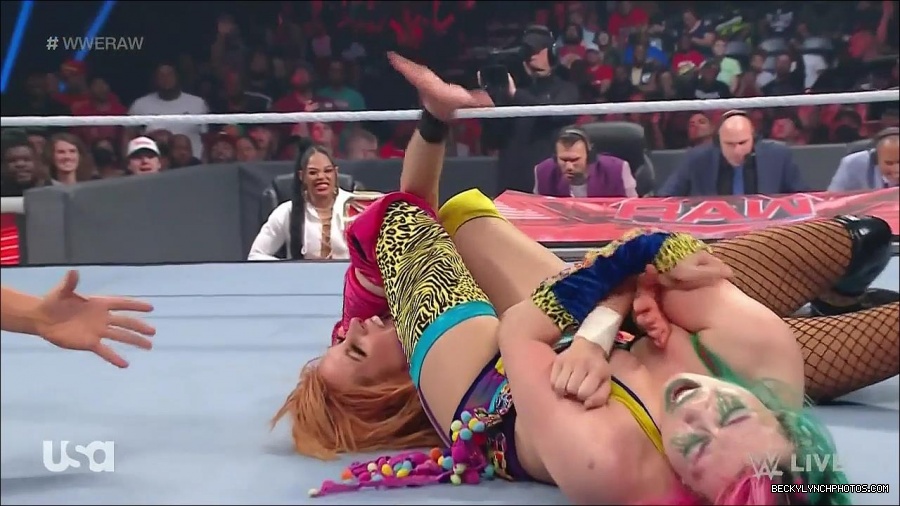 WWE_Monday_Night_Raw_2022_05_16_720p_HDTV_x264-NWCHD_mp4_007474709.jpg