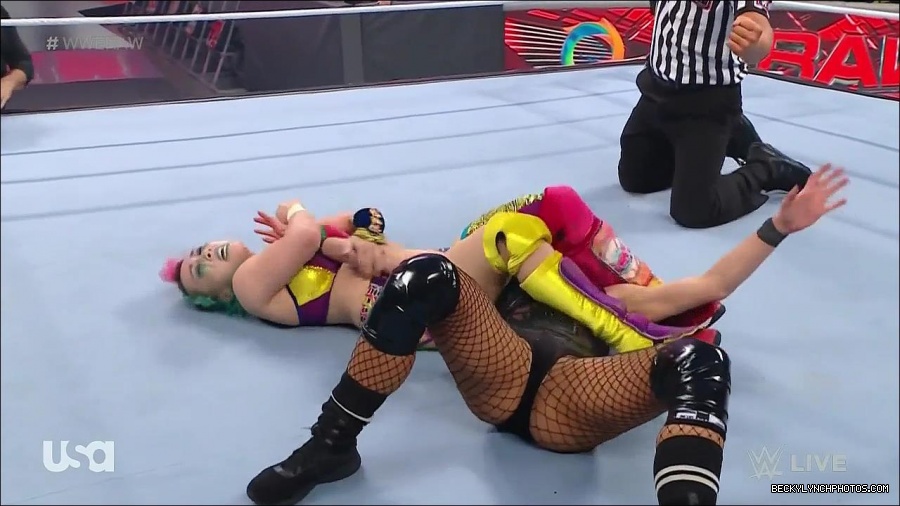 WWE_Monday_Night_Raw_2022_05_16_720p_HDTV_x264-NWCHD_mp4_007476711.jpg