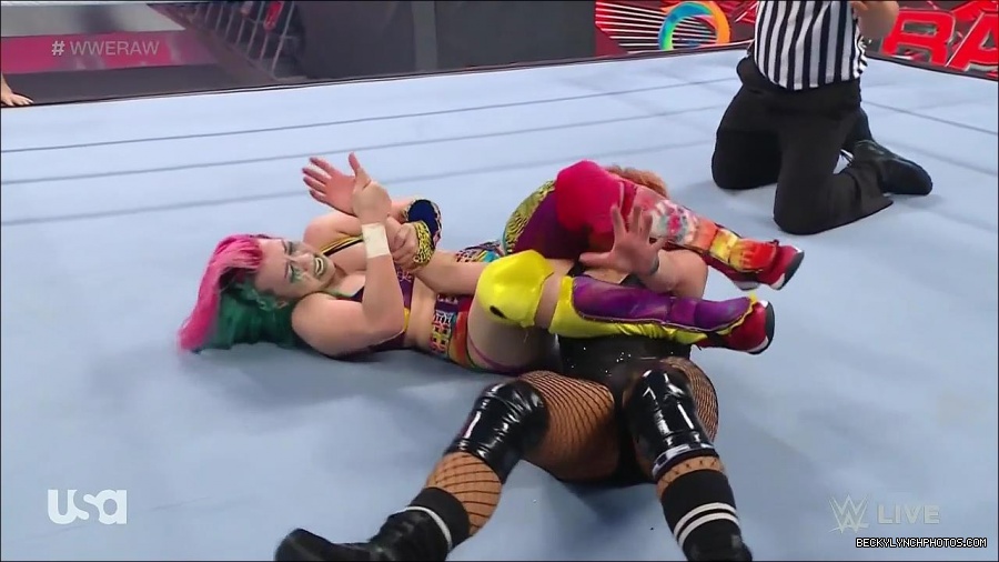 WWE_Monday_Night_Raw_2022_05_16_720p_HDTV_x264-NWCHD_mp4_007477512.jpg