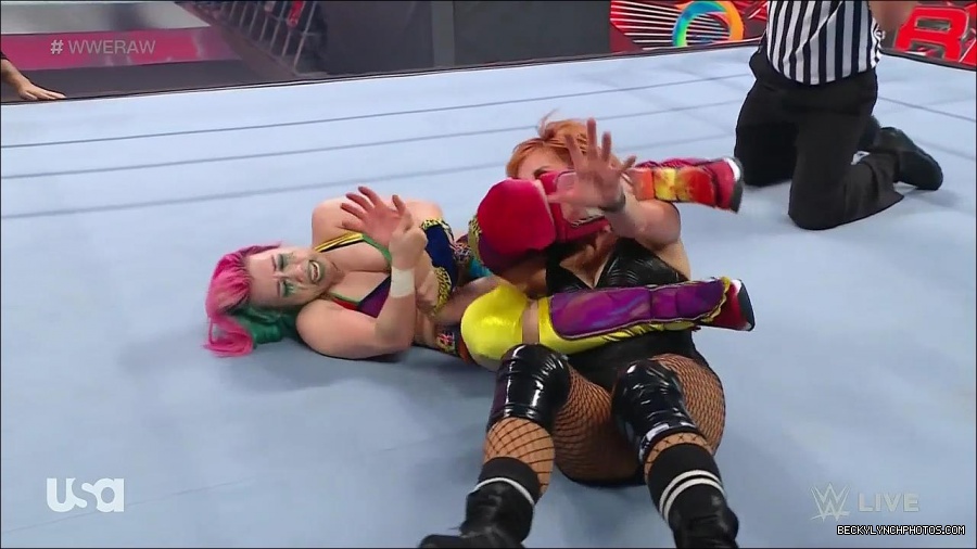 WWE_Monday_Night_Raw_2022_05_16_720p_HDTV_x264-NWCHD_mp4_007477913.jpg