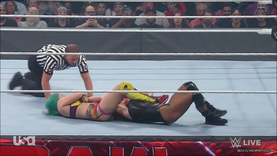 WWE_Monday_Night_Raw_2022_05_16_720p_HDTV_x264-NWCHD_mp4_007481116.jpg