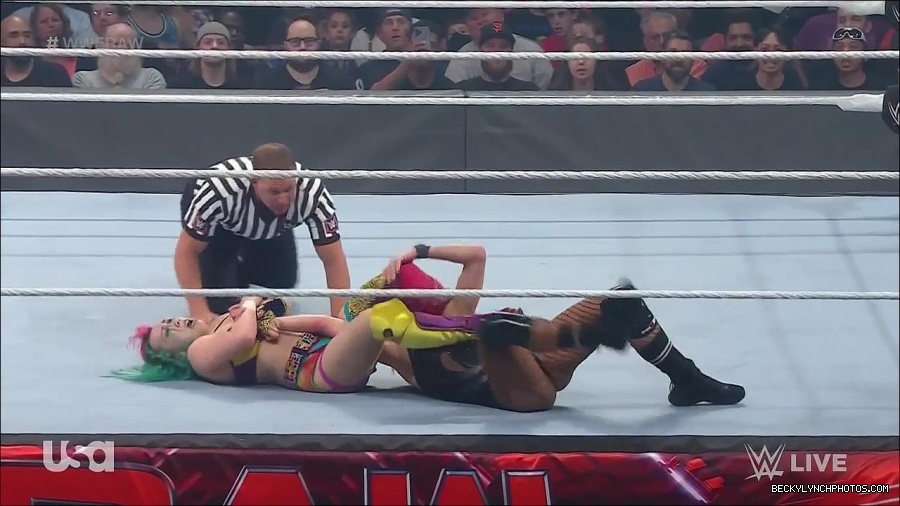 WWE_Monday_Night_Raw_2022_05_16_720p_HDTV_x264-NWCHD_mp4_007481516.jpg