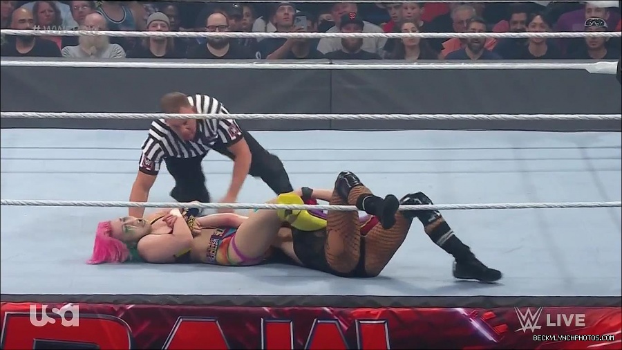 WWE_Monday_Night_Raw_2022_05_16_720p_HDTV_x264-NWCHD_mp4_007482317.jpg