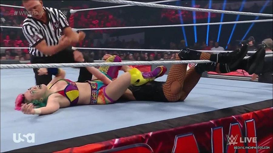 WWE_Monday_Night_Raw_2022_05_16_720p_HDTV_x264-NWCHD_mp4_007483919.jpg