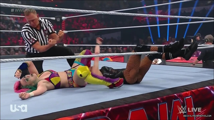 WWE_Monday_Night_Raw_2022_05_16_720p_HDTV_x264-NWCHD_mp4_007484319.jpg