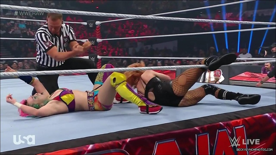WWE_Monday_Night_Raw_2022_05_16_720p_HDTV_x264-NWCHD_mp4_007485120.jpg