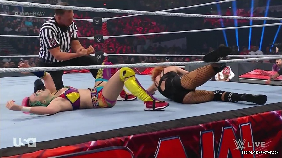 WWE_Monday_Night_Raw_2022_05_16_720p_HDTV_x264-NWCHD_mp4_007485520.jpg