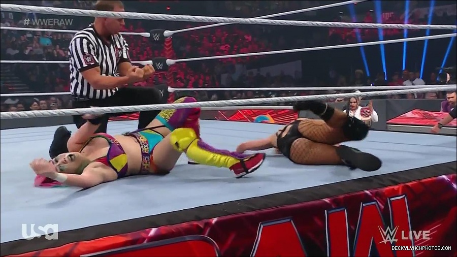 WWE_Monday_Night_Raw_2022_05_16_720p_HDTV_x264-NWCHD_mp4_007485921.jpg
