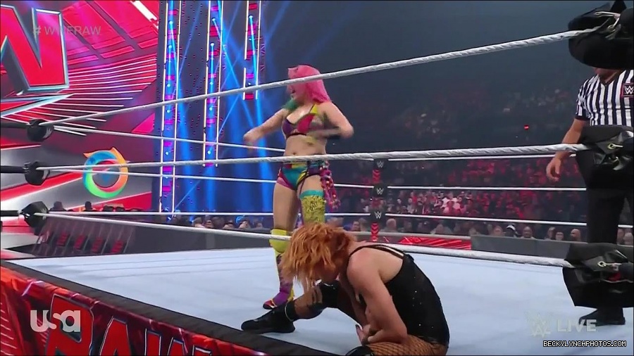 WWE_Monday_Night_Raw_2022_05_16_720p_HDTV_x264-NWCHD_mp4_007496331.jpg