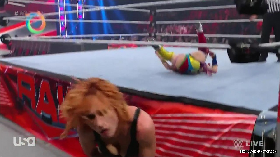 WWE_Monday_Night_Raw_2022_05_16_720p_HDTV_x264-NWCHD_mp4_007505540.jpg
