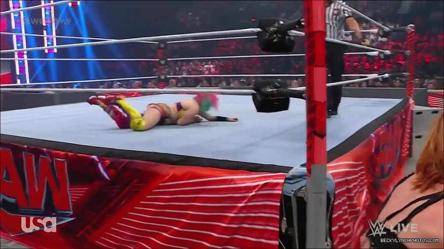 WWE_Monday_Night_Raw_2022_05_16_720p_HDTV_x264-NWCHD_mp4_007507142.jpg