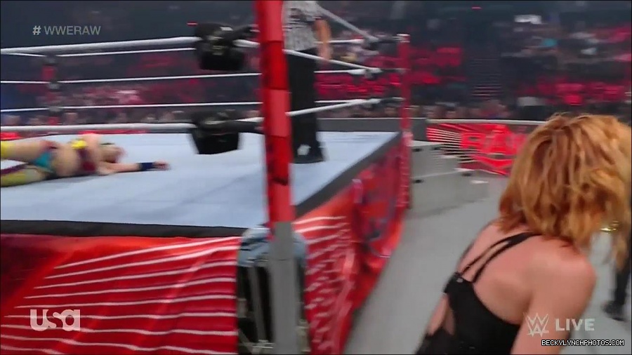 WWE_Monday_Night_Raw_2022_05_16_720p_HDTV_x264-NWCHD_mp4_007507542.jpg