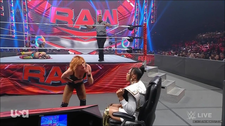 WWE_Monday_Night_Raw_2022_05_16_720p_HDTV_x264-NWCHD_mp4_007517852.jpg