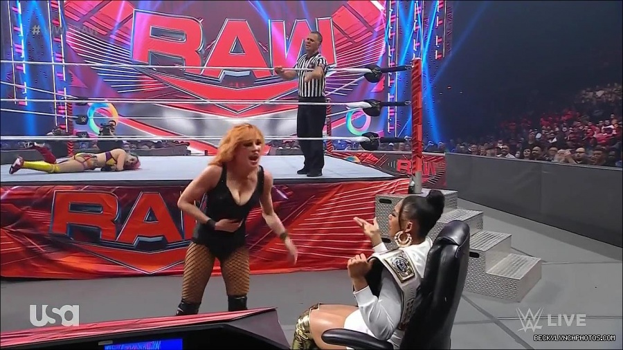 WWE_Monday_Night_Raw_2022_05_16_720p_HDTV_x264-NWCHD_mp4_007519054.jpg