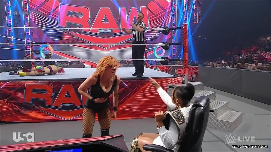 WWE_Monday_Night_Raw_2022_05_16_720p_HDTV_x264-NWCHD_mp4_007519454.jpg