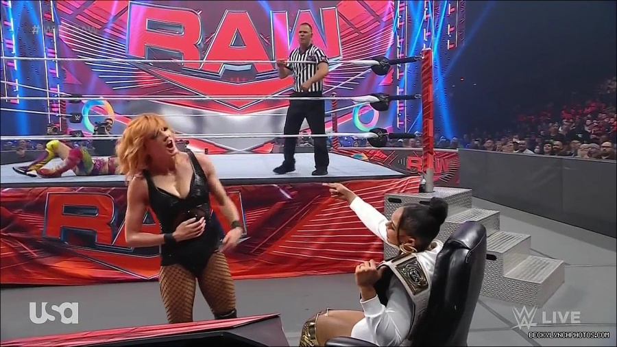 WWE_Monday_Night_Raw_2022_05_16_720p_HDTV_x264-NWCHD_mp4_007520255.jpg
