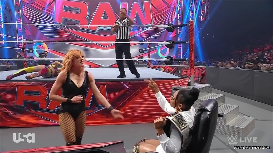 WWE_Monday_Night_Raw_2022_05_16_720p_HDTV_x264-NWCHD_mp4_007521056.jpg