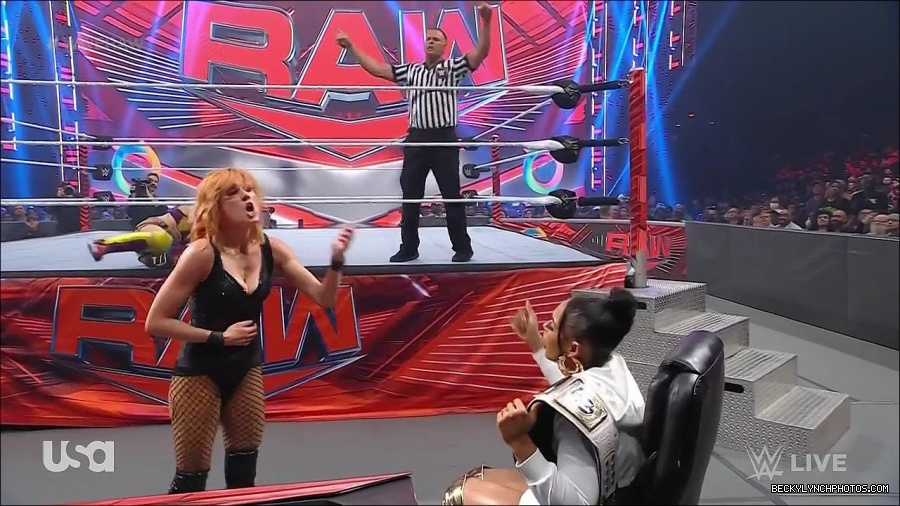WWE_Monday_Night_Raw_2022_05_16_720p_HDTV_x264-NWCHD_mp4_007521456.jpg
