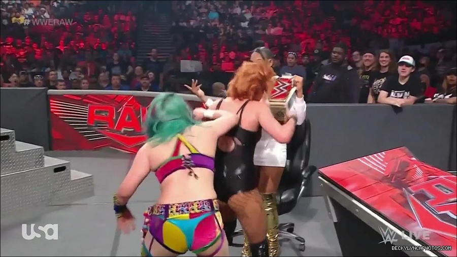 WWE_Monday_Night_Raw_2022_05_16_720p_HDTV_x264-NWCHD_mp4_007524259.jpg