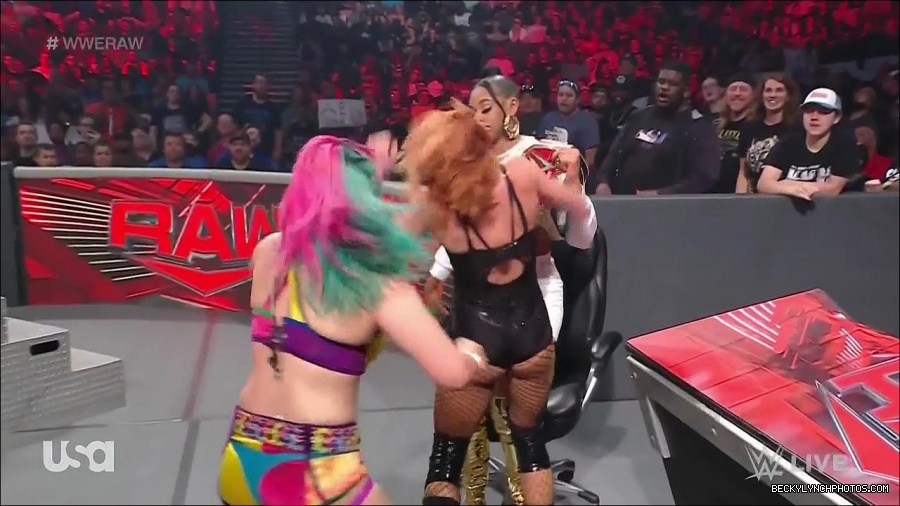 WWE_Monday_Night_Raw_2022_05_16_720p_HDTV_x264-NWCHD_mp4_007524659.jpg