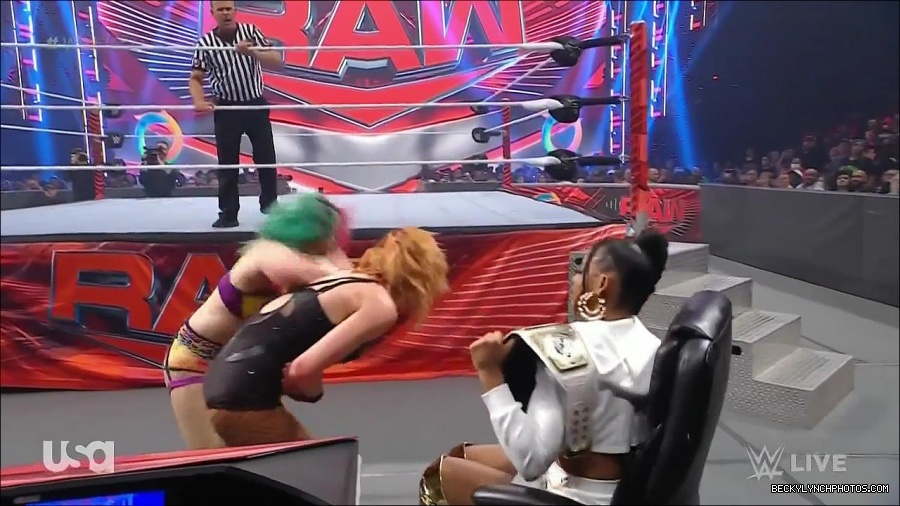 WWE_Monday_Night_Raw_2022_05_16_720p_HDTV_x264-NWCHD_mp4_007525460.jpg