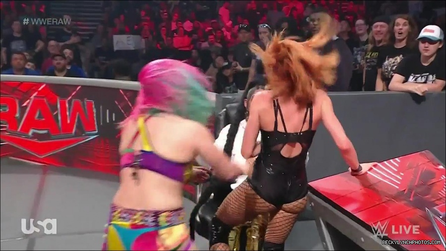 WWE_Monday_Night_Raw_2022_05_16_720p_HDTV_x264-NWCHD_mp4_007526261.jpg
