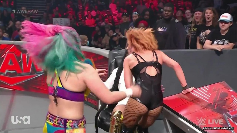 WWE_Monday_Night_Raw_2022_05_16_720p_HDTV_x264-NWCHD_mp4_007526661.jpg