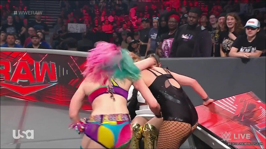 WWE_Monday_Night_Raw_2022_05_16_720p_HDTV_x264-NWCHD_mp4_007527462.jpg