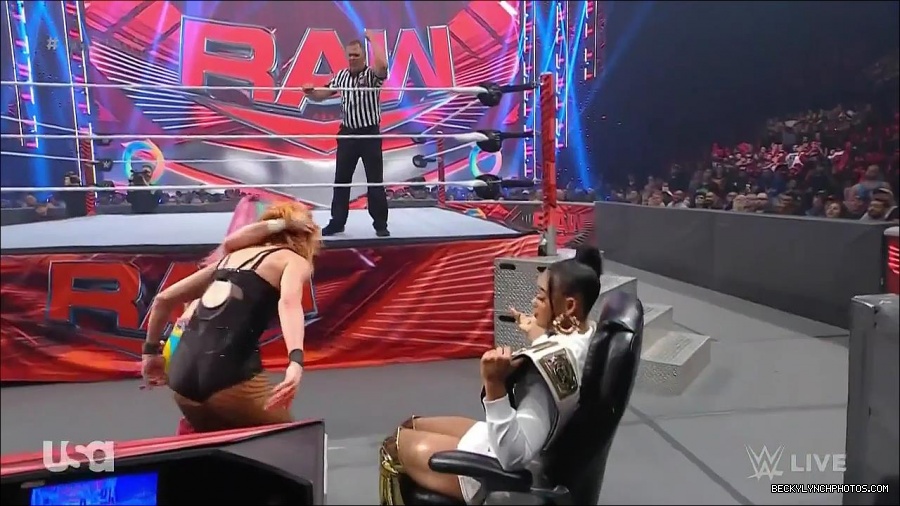 WWE_Monday_Night_Raw_2022_05_16_720p_HDTV_x264-NWCHD_mp4_007527862.jpg
